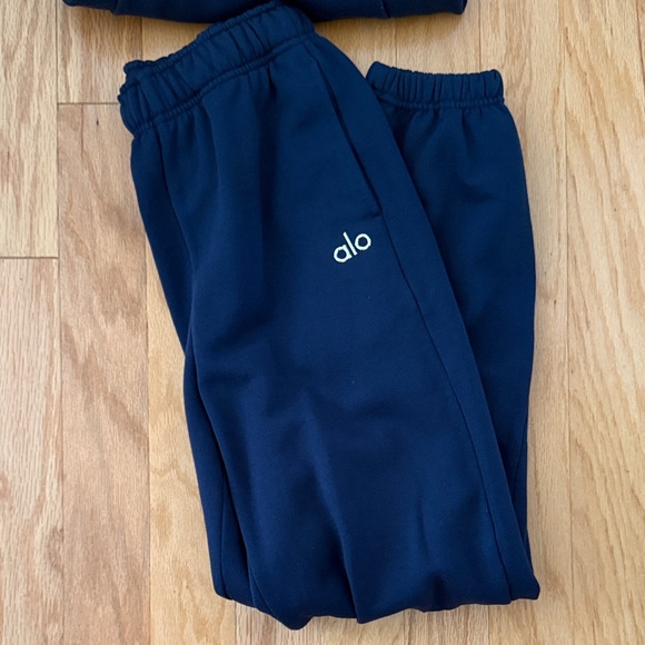 ALO Yoga Accolade Hoodie and Sweatpants, Alo Yoga Matching Set Navy Blue - Picture 3 of 11